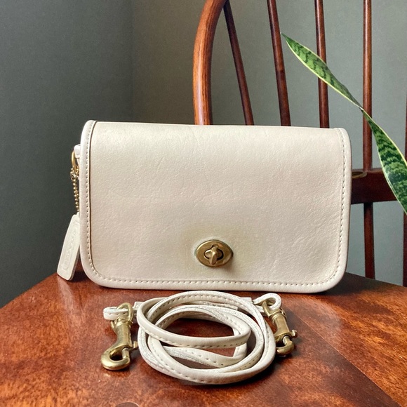 Coach Handbags - ❌SOLD❌ Coach Vintage 9385 Shoulder Purse